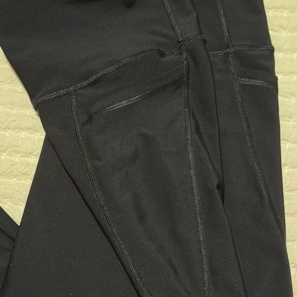 Women’s Old Navy Active Leggings - Picture 3 of 4